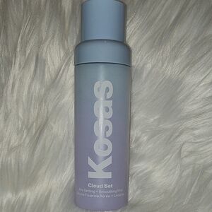 Kosas Cloud Set Mist
Airy Setting + Smoothing Mist